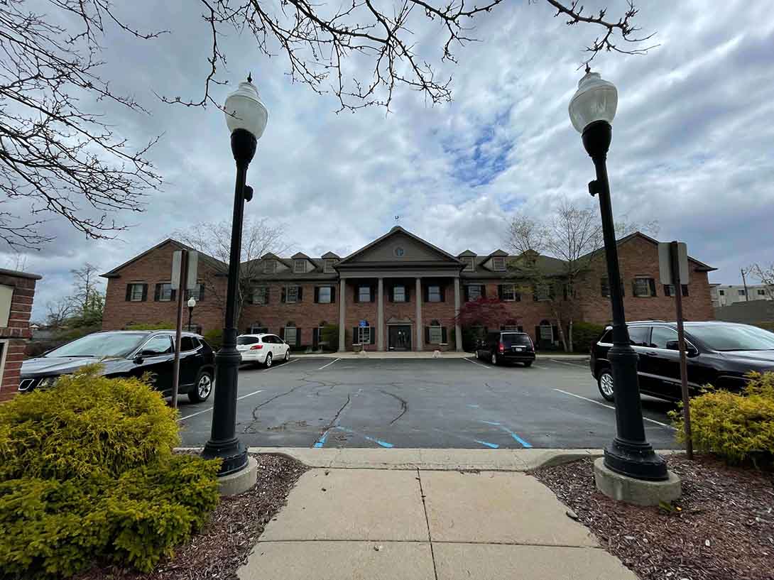 Plymouth MI – HearingLife office - front